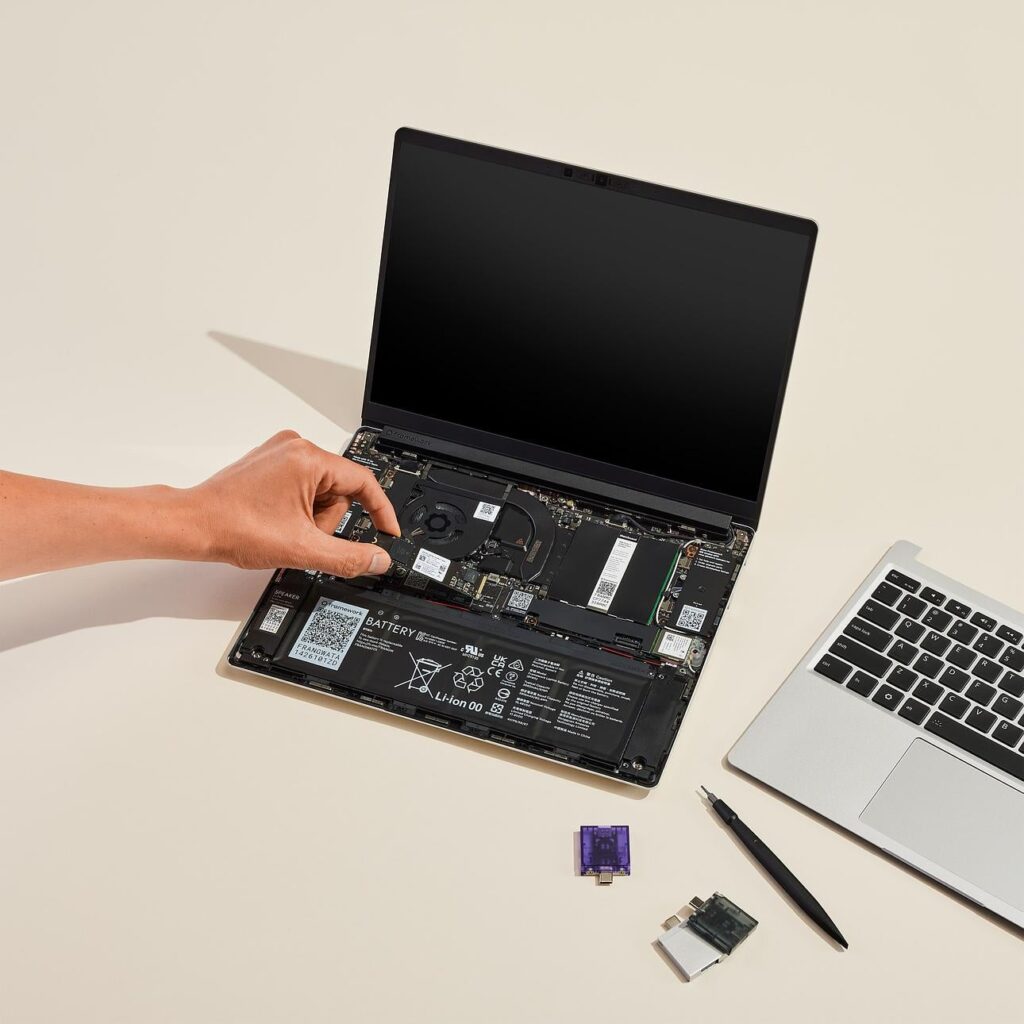 Framework Laptop 13 DIY Edition AMD AI 300 — Ryzen AI 5 340 (configurable base)